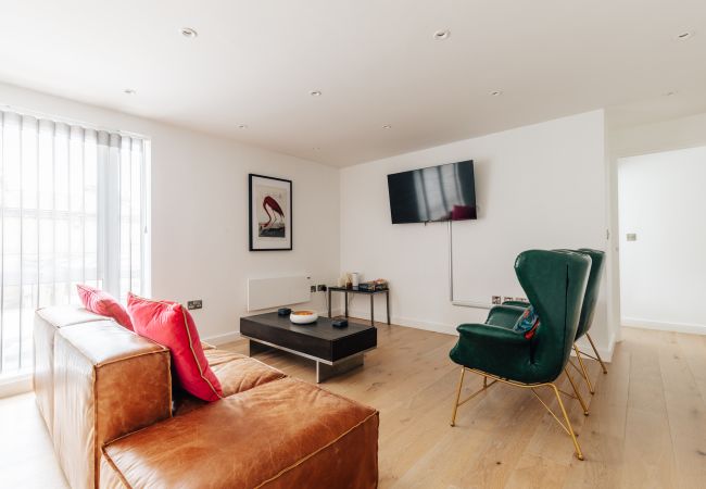 Apartment in Bath - Large Modern 2 Bed Apartment in Bath with Parking