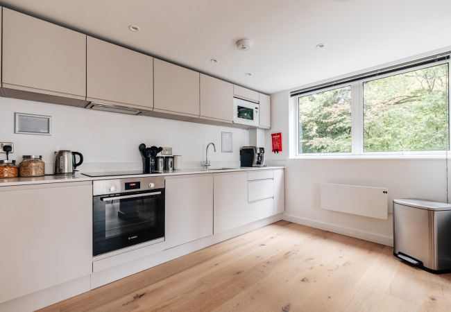 Apartment in Bath - Large Modern 2 Bed Apartment in Bath with Parking