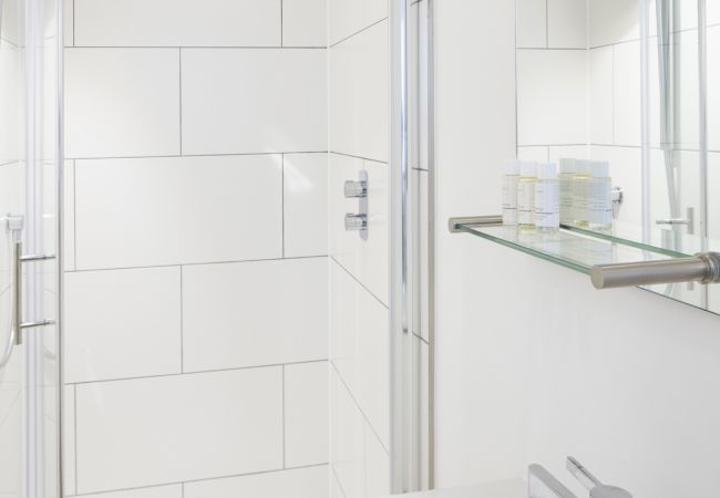 Apartment in Bath - Large Garden 2 Bed Apartment with Parking in Bath Apartment in Bath - Large Garden 2 Bed Apartment with Parking in Bath