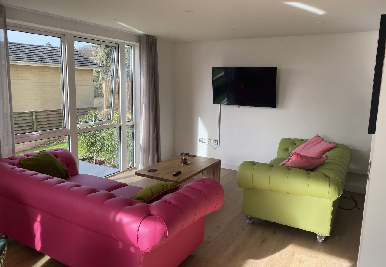 Apartment in Bath - Large Garden 2 Bed Apartment with Parking in Bath