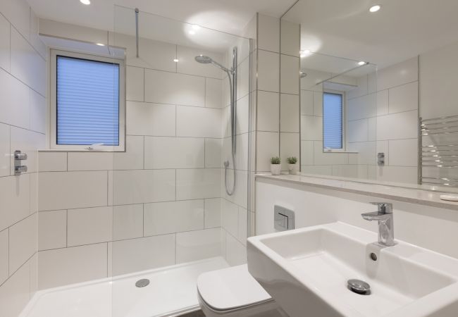 Apartment in Bath - Modern 2 Bed/2 Bath Apartment with Parking in Bath Apartment in Bath - Modern 2 Bed/2 Bath Apartment with Parking in Bath