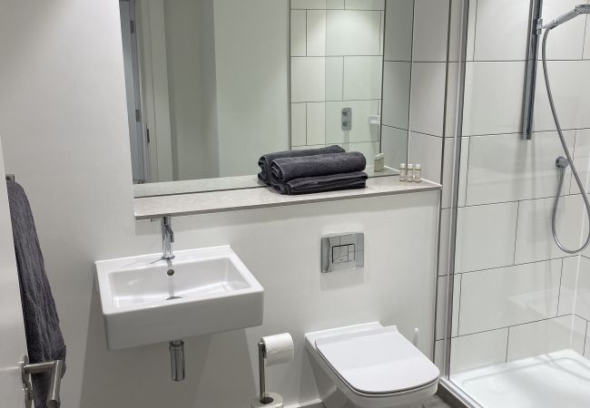 Apartment in Bath - Bright 2 Bed/2 Bath Apartment w/Terrace & Parking Apartment in Bath - Bright 2 Bed/2 Bath Apartment w/Terrace & Parking