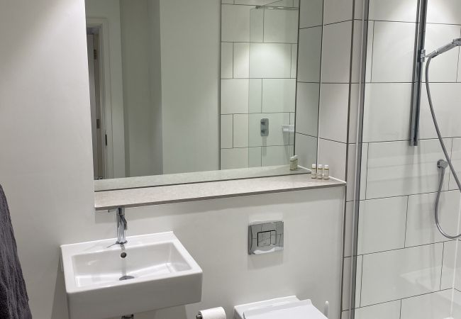 Apartment in Bath - Bright 2 Bed/2 Bath Apartment w/Terrace & Parking Apartment in Bath - Bright 2 Bed/2 Bath Apartment w/Terrace & Parking