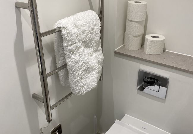 Apartment in Bath - Bright 2 Bed/2 Bath Apartment w/Terrace & Parking Apartment in Bath - Bright 2 Bed/2 Bath Apartment w/Terrace & Parking