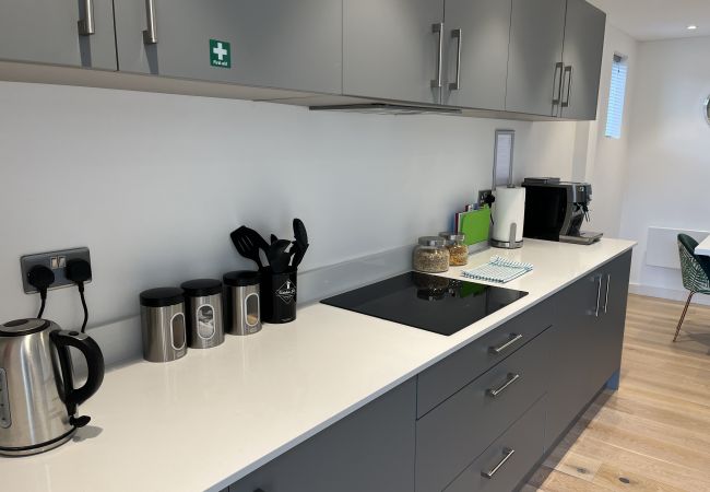 Apartment in Bath - Family Friendly 2 Bed Garden Apt with Parking Apartment in Bath - Family Friendly 2 Bed Garden Apt with Parking