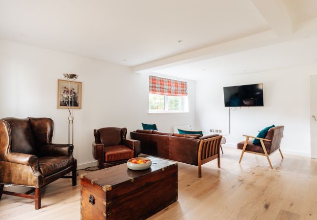 Apartment in Bath - Family Friendly 2 Bed Garden Apt with Parking Apartment in Bath - Family Friendly 2 Bed Garden Apt with Parking