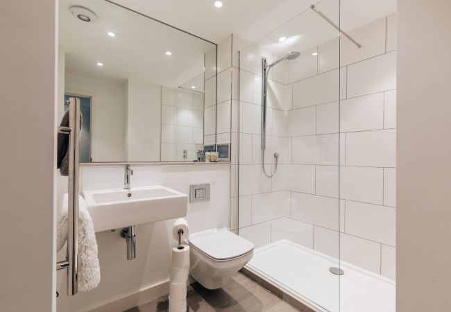 Apartment in Bath - Family Friendly 2 Bed Garden Apt with Parking Apartment in Bath - Family Friendly 2 Bed Garden Apt with Parking