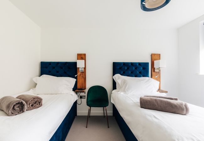 Apartment in Bath - Family Friendly 2 Bed Garden Apt with Parking Apartment in Bath - Family Friendly 2 Bed Garden Apt with Parking