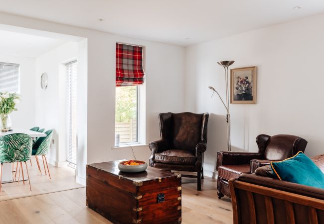 Apartment in Bath - Family Friendly 2 Bed Garden Apt with Parking Apartment in Bath - Family Friendly 2 Bed Garden Apt with Parking
