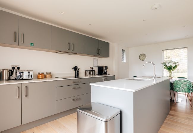 Apartment in Bath - Family Friendly 2 Bed Garden Apt with Parking Apartment in Bath - Family Friendly 2 Bed Garden Apt with Parking
