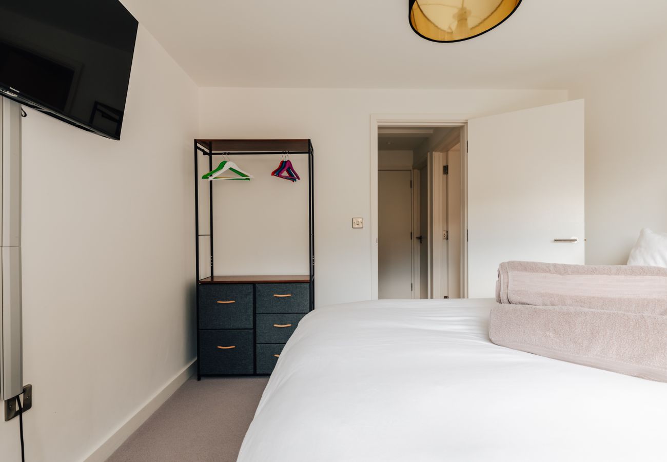 Apartment in Bath - New 2 Bed/2 Bath Apt in Bath with Garden & Parking