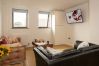 Apartment in Swindon - Bright 2 Bed Flat in the heart of Old Town Swindon