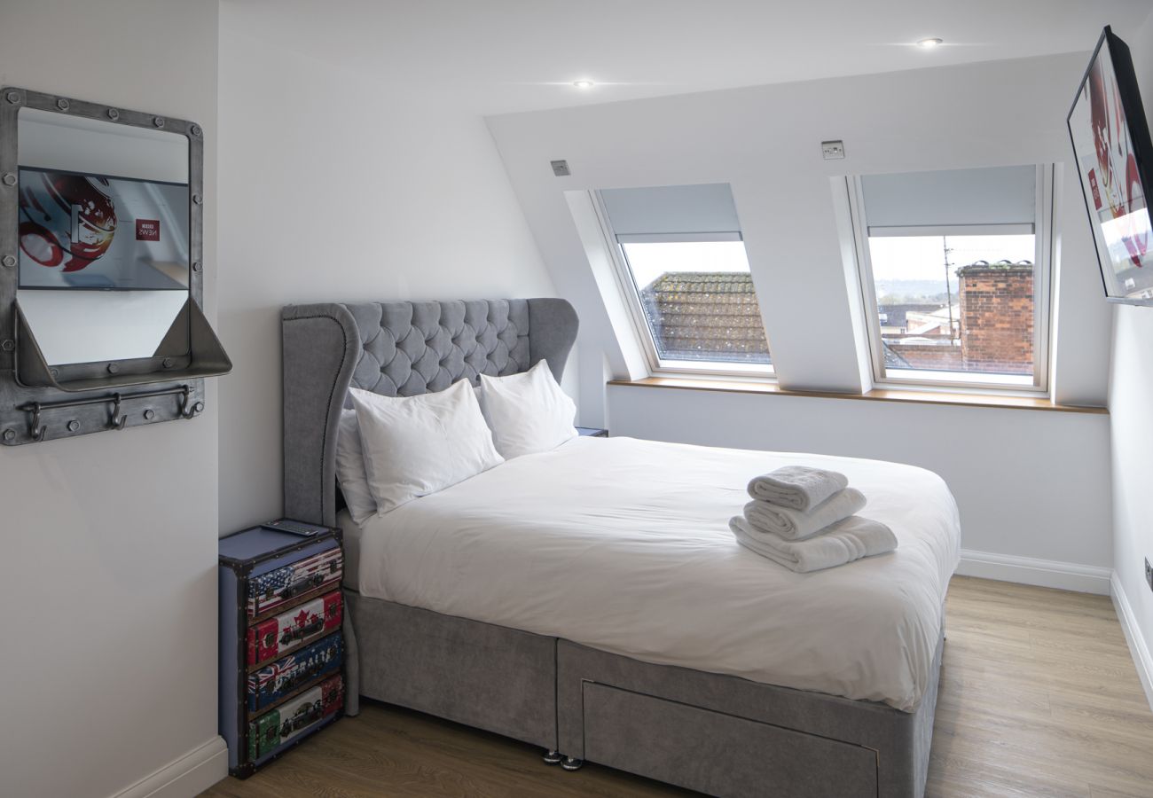 Apartment in Swindon - Serviced Penthouse Apartment in Old Town Swindon