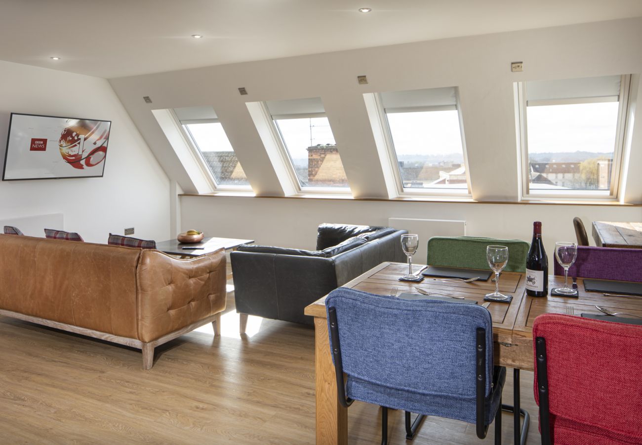 Apartment in Swindon - Serviced Penthouse Apartment in Old Town Swindon